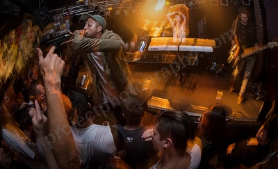 saviour_amp_crowd_wyliepic_12_17_077.png