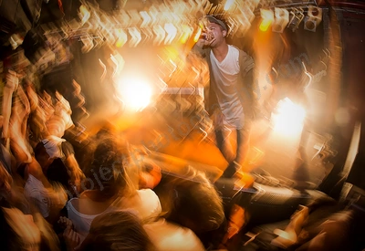saviour_amp_crowd_wyliepic_12_17_081.png