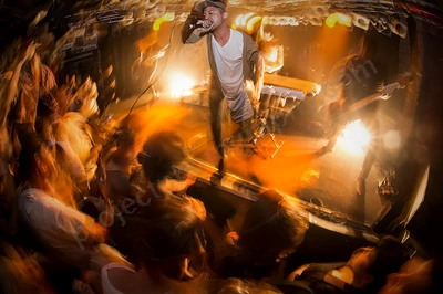 saviour_amp_crowd_wyliepic_12_17_082.png