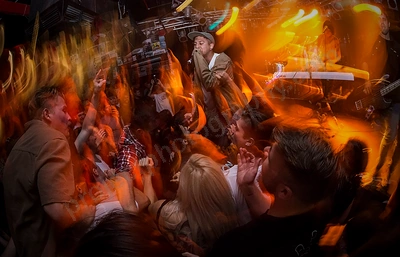saviour_amp_crowd_wyliepic_12_17_083.png