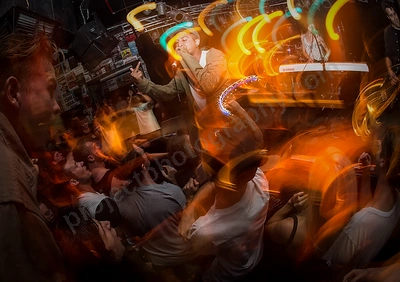 saviour_amp_crowd_wyliepic_12_17_084.png