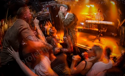 saviour_amp_crowd_wyliepic_12_17_085.png