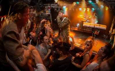 saviour_amp_crowd_wyliepic_12_17_086.png