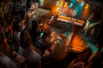 saviour_amp_crowd_wyliepic_12_17_092.png