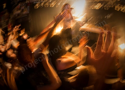 saviour_amp_crowd_wyliepic_12_17_096.png