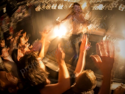 saviour_amp_crowd_wyliepic_12_17_098.png