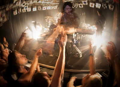 saviour_amp_crowd_wyliepic_12_17_099.png