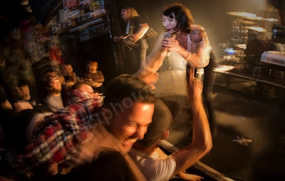saviour_amp_crowd_wyliepic_12_17_100.png