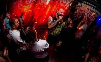 scalphunter_crowd_lucys_loveshack_wyliepic_3_19_02.png