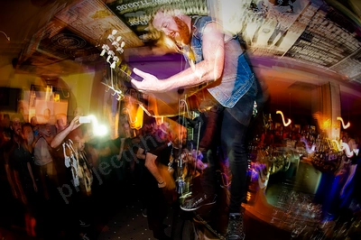 scalphunter_crowd_rosemount_wyliepic_11_14_03.png