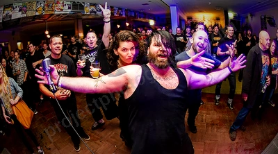 scalphunter_crowd_rosemount_wyliepic_11_14_04.png