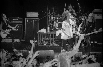 screaming_jets_crowd_metropolis_1048_wyliepic_94_00.jpg