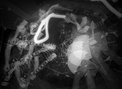screwtop_detonators_2430_wyliepic_4_2005_07.jpg