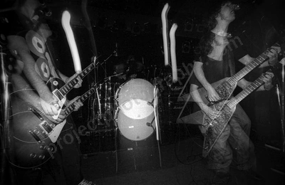 screwtop_detonators_2430_wyliepic_4_2005_09.jpg