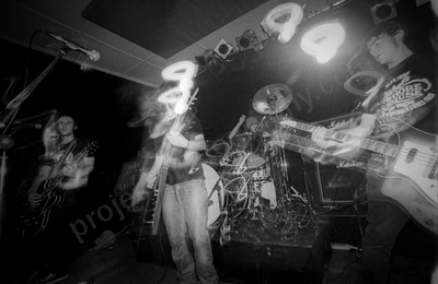 screwtop_detonators_amp_2428_wyliepic_19_6_2005_00.jpg