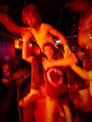 screwtop_detonators_crowd_amp_wyliepic_2_09_00.png