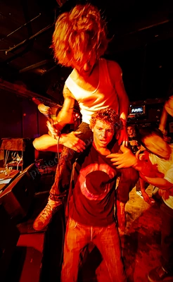 screwtop_detonators_crowd_amp_wyliepic_2_09_04.png