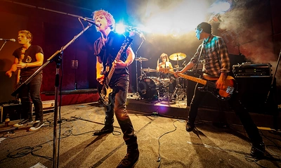 screwtop_detonators_rosemount_wyliepic_10_08_03.png