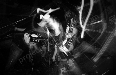 screwtop_detonators_strobe_amp_2428_wyliepic_19_6_2005_01.jpg