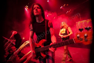 sebastian_bach_crowd_burswood_wyliepic_5_08_04.png