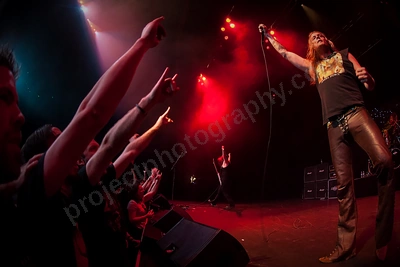 sebastian_bach_crowd_burswood_wyliepic_5_08_06.png