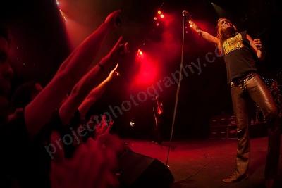 sebastian_bach_crowd_burswood_wyliepic_5_08_07.png