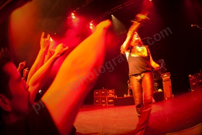 sebastian_bach_crowd_burswood_wyliepic_5_08_09.png