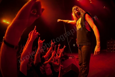 sebastian_bach_crowd_burswood_wyliepic_5_08_10.png