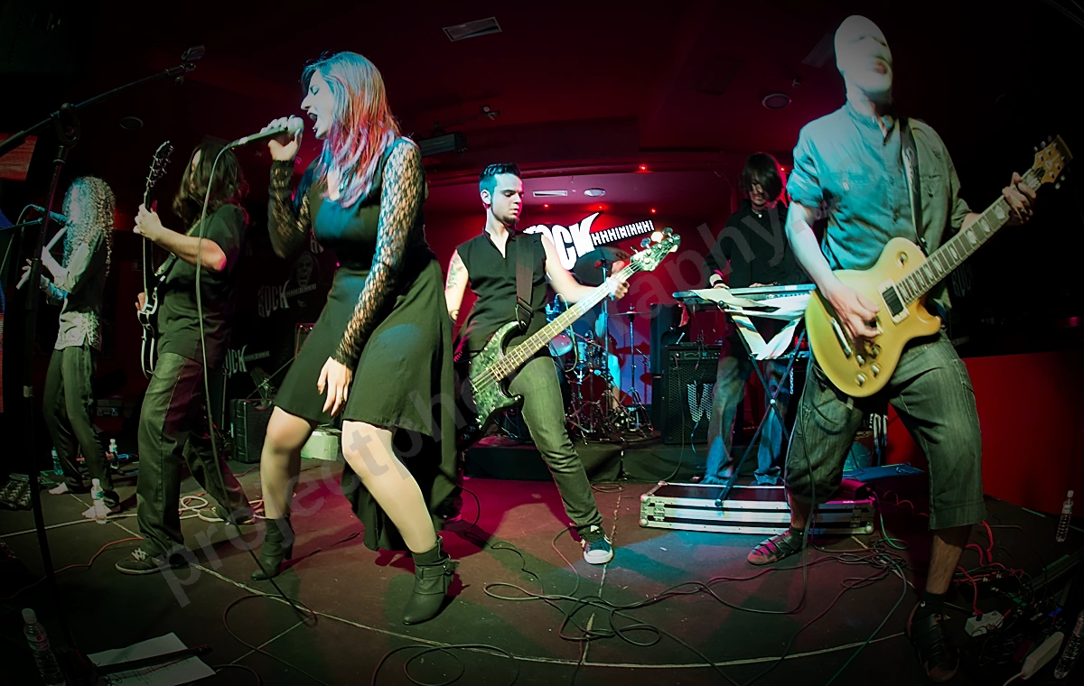 sechem_we_rock_madrid_wyliepic_5_14_01.png
