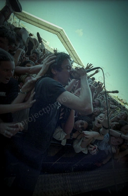 shihad_crowd_rockit_1935_wyliepic_7_10_2000_01_1.jpg
