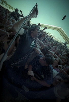 shihad_crowd_rockit_1935_wyliepic_7_10_2000_02_1.jpg