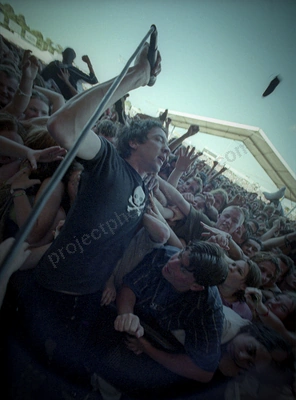 shihad_crowd_rockit_1935_wyliepic_97_01_1.jpg