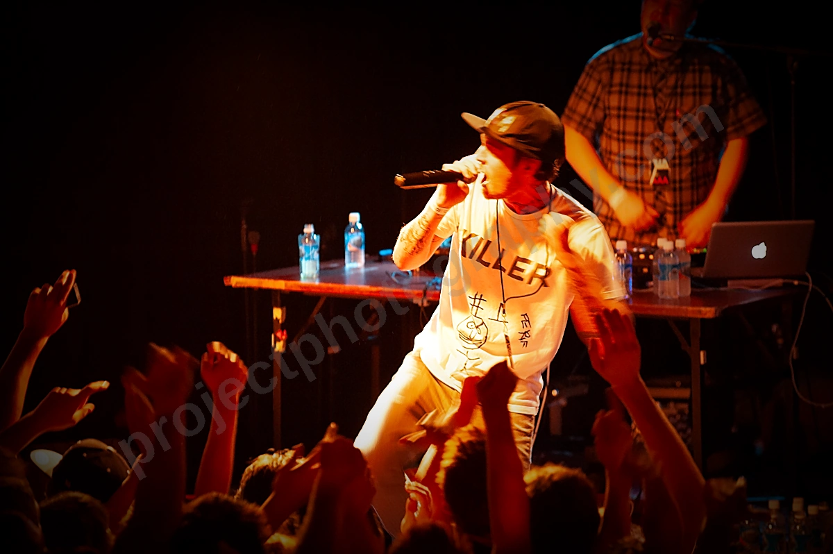 six60_crowd_amp_wyliepic_11_11_01.png