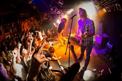 skeggs_crowd_amp_wyliepic_8_16_09.png