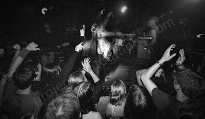 sleepy_jackson_crowd_rosemount_2377_wyliepic_2_2004_15.jpg