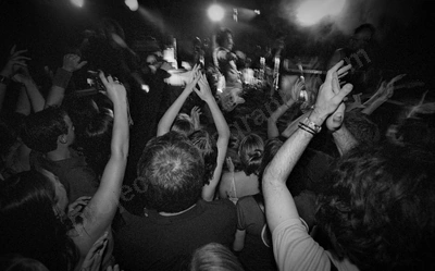 sleepy_jackson_crowd_rosemount_2377_wyliepic_2_2004_16.jpg