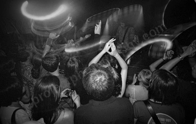 sleepy_jackson_crowd_rosemount_2377_wyliepic_2_2004_19.jpg