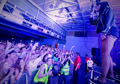 sleigh_bells_crowd_bdo_wyliepic_13_02.png