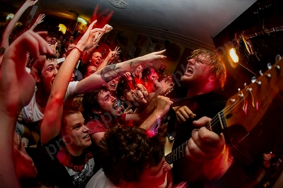 smith_street_band_crowd_rosemount_wyliepic_2_13_03.png