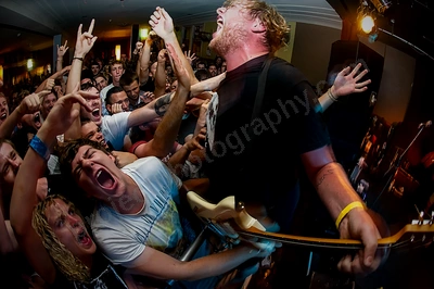 smith_street_band_crowd_rosemount_wyliepic_2_13_05.png