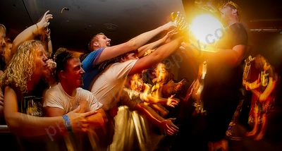smith_street_band_crowd_rosemount_wyliepic_2_13_08.png