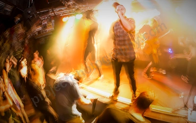 statues_crowd_amp_wyliepic_5_18_11.png