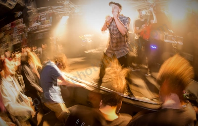 statues_crowd_amp_wyliepic_5_18_18.png