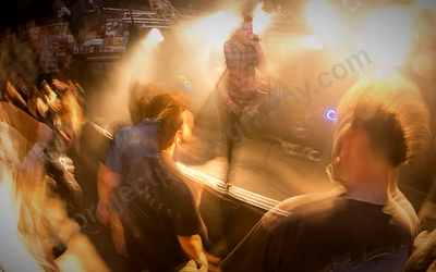 statues_crowd_amp_wyliepic_5_18_20.png