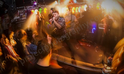 statues_crowd_amp_wyliepic_5_18_44.png