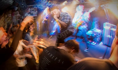 statues_crowd_amp_wyliepic_5_18_50.png