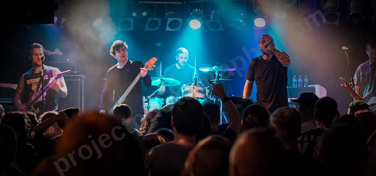 stick_to_your_guns_crowd_amp_wyliepic_1_18_04.png