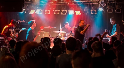 stick_to_your_guns_crowd_amp_wyliepic_1_18_07.png