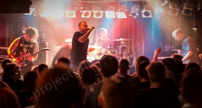 stick_to_your_guns_crowd_amp_wyliepic_1_18_08.png
