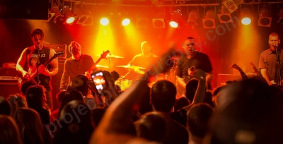 stick_to_your_guns_crowd_amp_wyliepic_1_18_16.png
